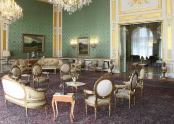 ناپدید شدن فرش‌های نفیس ساختمان حافظیه سعد آباد در زمان دولت روحانی