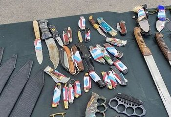 کشف انواع سلاح سرد در بهارستان‌
