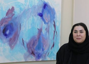 دنیای رنگها تلاطمی در من ایجاد میکند که بدون حد و مرز به بازی با رنگ و موضوع می پردازم.