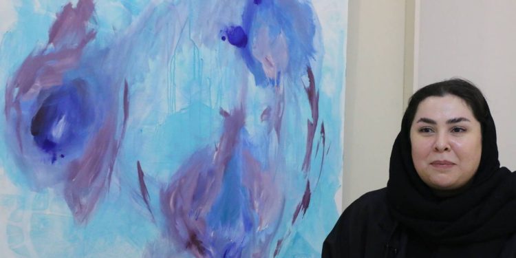 دنیای رنگها تلاطمی در من ایجاد میکند که بدون حد و مرز به بازی با رنگ و موضوع می پردازم.