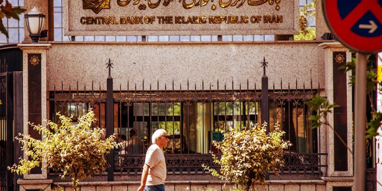 ایجاد فضای ناامن برای بانکها با بحران کلی گویی